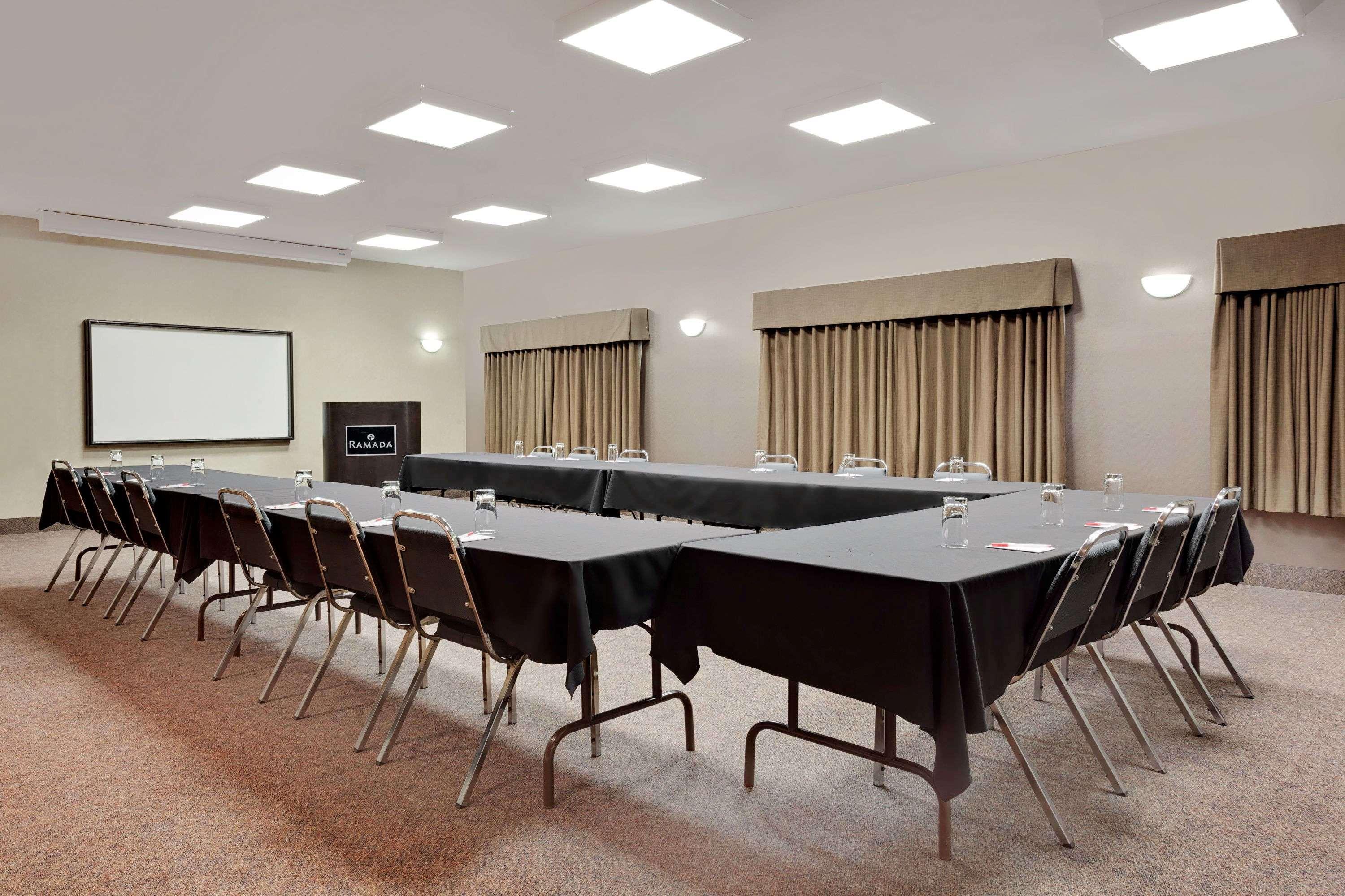 Ramada By Wyndham Hotel Stettler